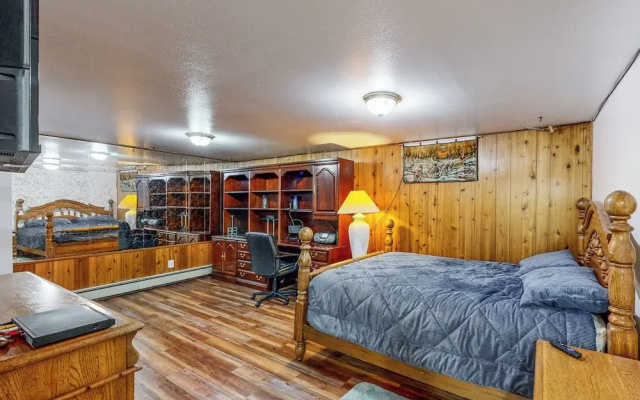 4BR Dog-friendly Home & Close to Mountains