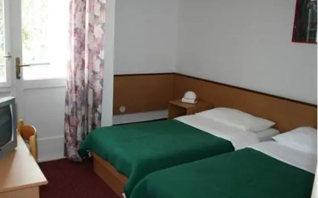 Rivijera Depadansa Flora and Madera