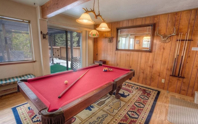 Bambi's Bunkhouse 3 Bedroom Home by RedAwning