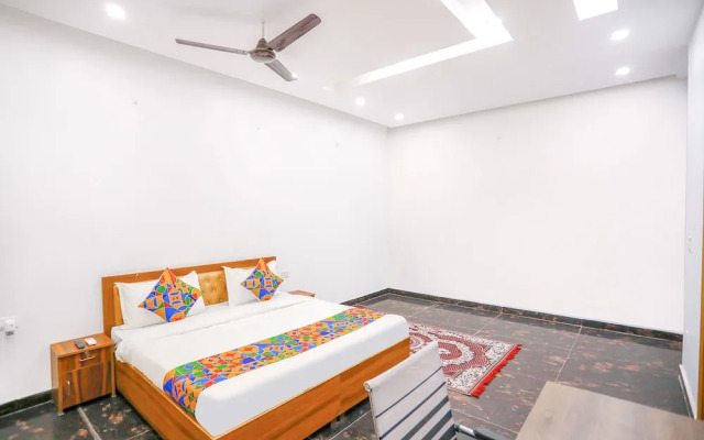 FabHotel The Grand Suite