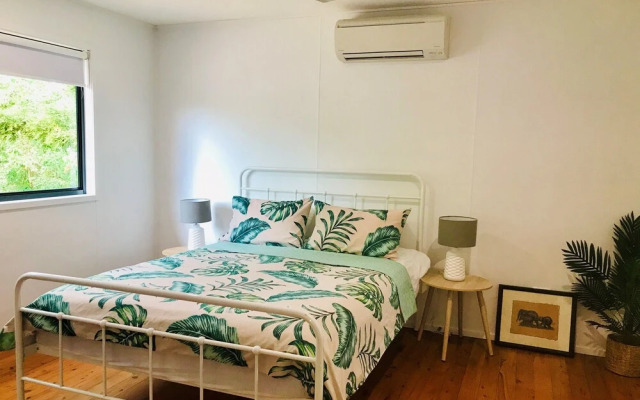 Coastal Cottage - Cannonvale