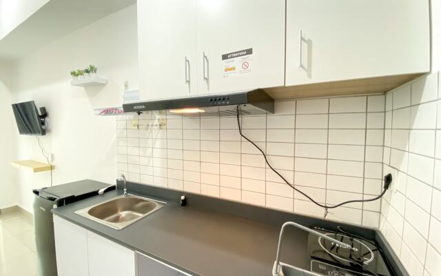 Comfy And Simply Look Studio Room Sayana Bekasi Apartment