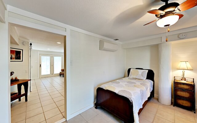 The Purple House - Four Bedroom Home