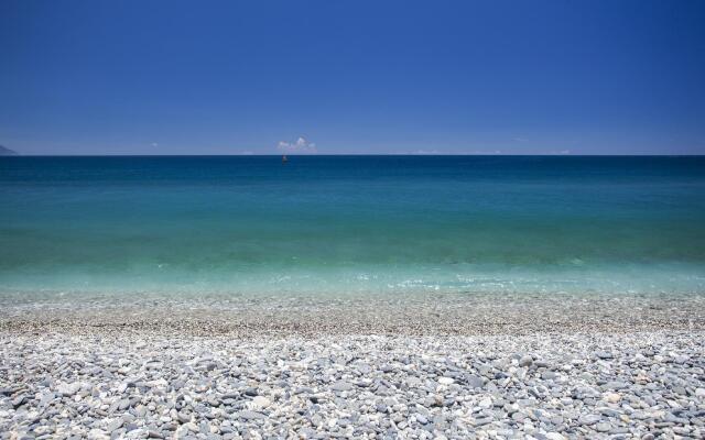 Travel Charger Hostel