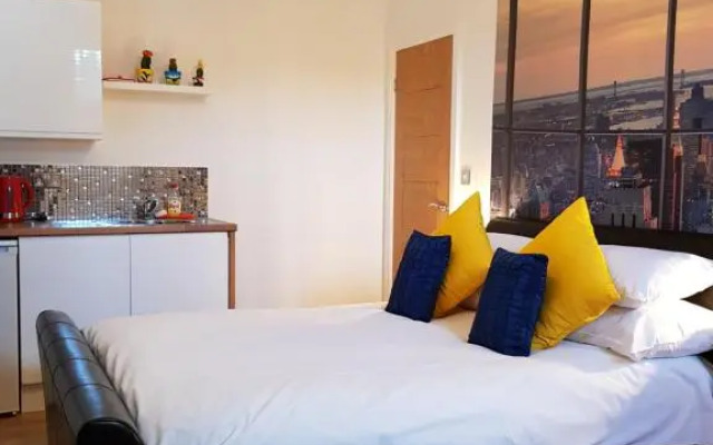 The New Yorker Mini Studio with Parking