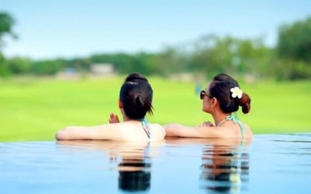 Uniland Golf & Resort
