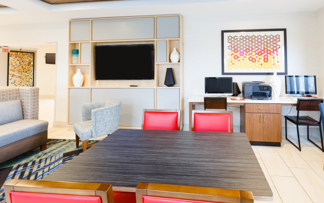 Holiday Inn Express & Suites Shelbyville by IHG