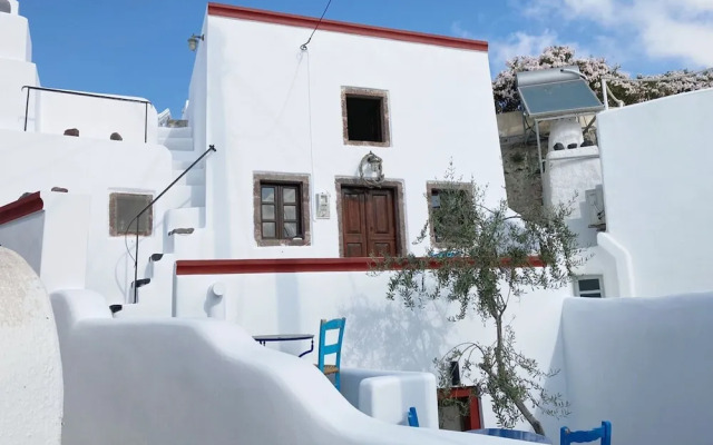 The Commander s House