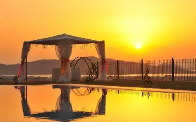 Sundial Hotel & Restaurant