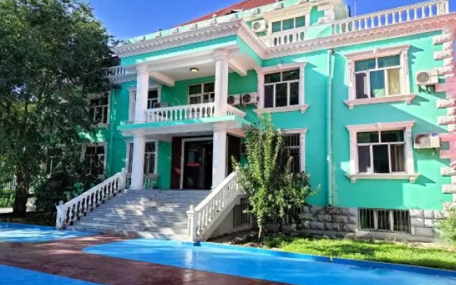 Jingyishiguang Guesthouse – Pool – Altay