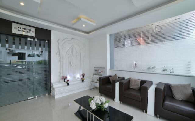 OYO 16894 Aditya Residency