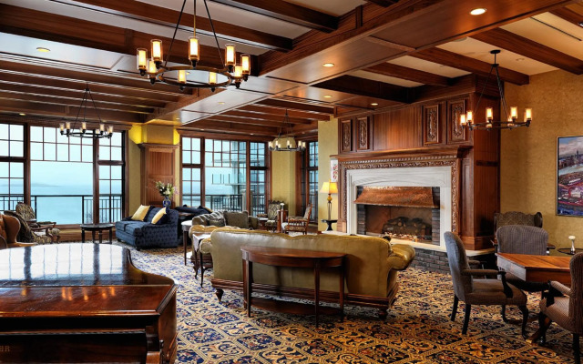 Oak Bay Beach Hotel