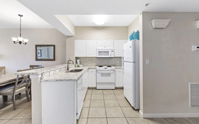 Beachfront Windemere Condos by Hosteeva