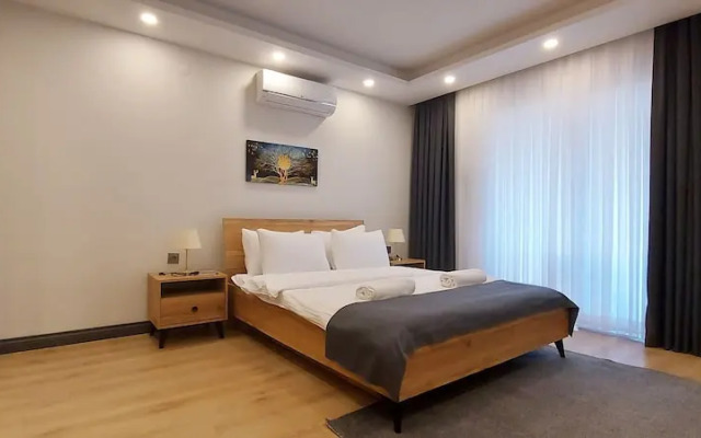 Professionally Maintained Spacious New Suites 2-2