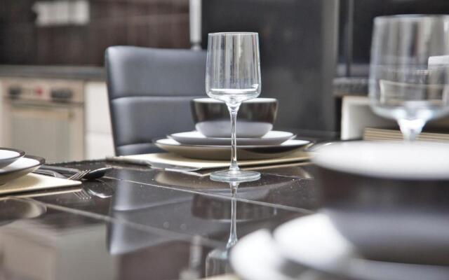 Fantastic 1BD Hideaway, 2 Minutes to the Sea