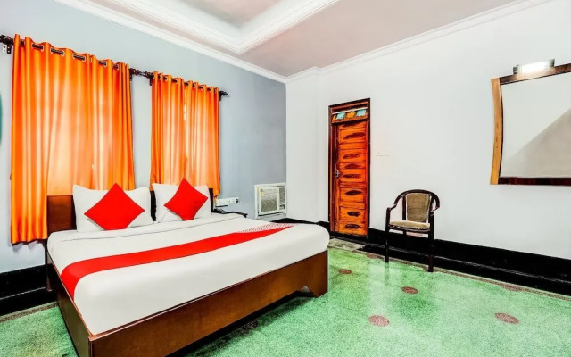 Blue Moon Guest House & Banquet
