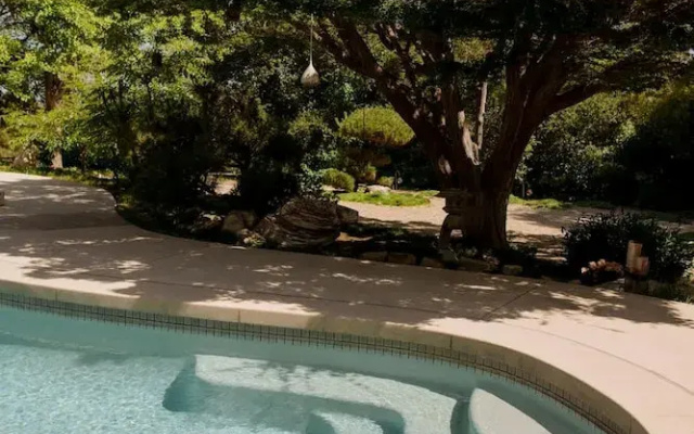 Zen Mountain Getaway w a Pool Hot Tub 5 Beds