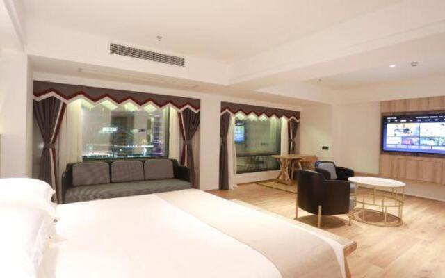 Ziyoudao Hotel (Haikou Haixiu Road Riyue Duty Free Shop)