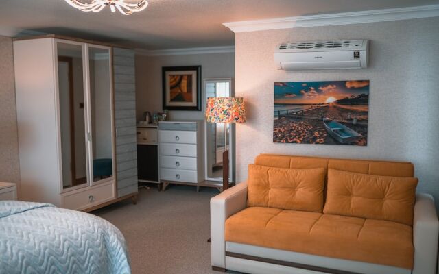 Dolphin Boutique Hotel & Restaurant