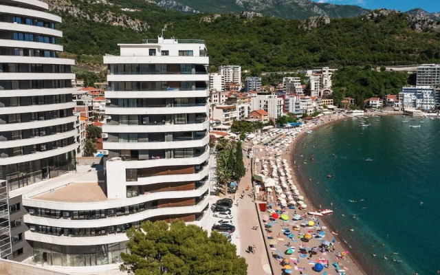 Royalis Suites