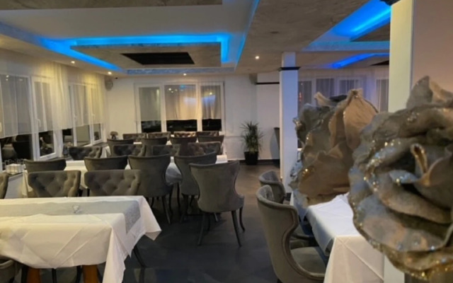 Louis Hotels