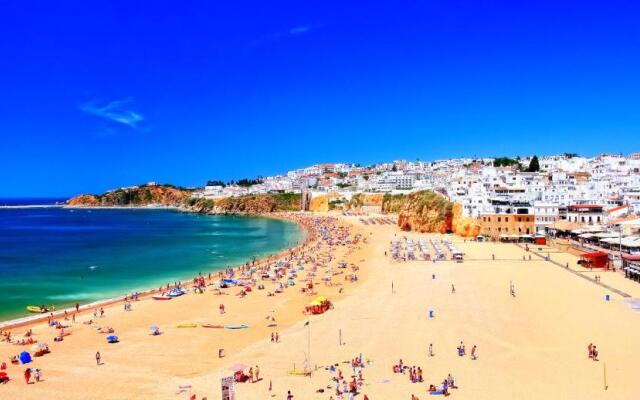 Charming 3-bed Villa With Pool in Olhos de Agua