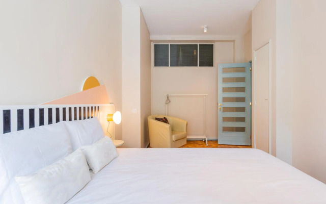 UNIQUE Modernist Duplex apartment & PARKING