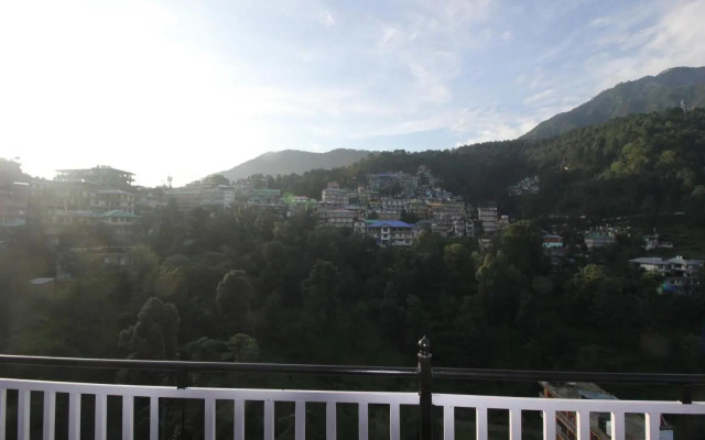 The Posh Hotel near Mall Road with Hassle Free Covered Parking