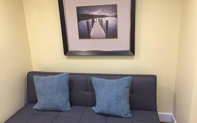 Arbutus Rose House by Elevate Rooms