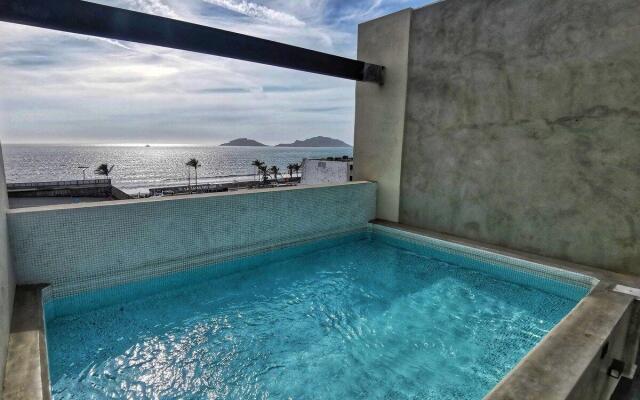 Moderno loft, a 1/2 cuadra de malecón, con alberca.