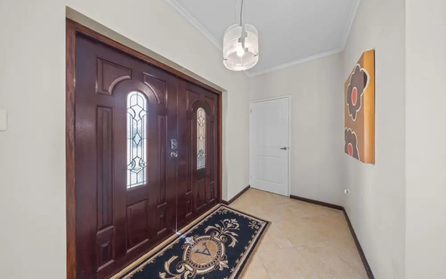 Gold Coast 4br4 5BA Villa w Privatepool Gym