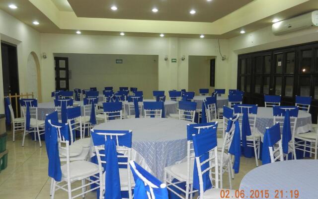 Hotel & Suites San José