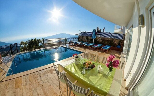 Villa Zumrut 4 by Lycia Collections