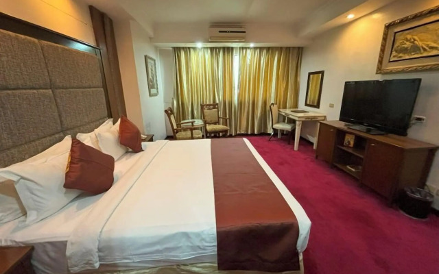 Lido De Paris Hotel