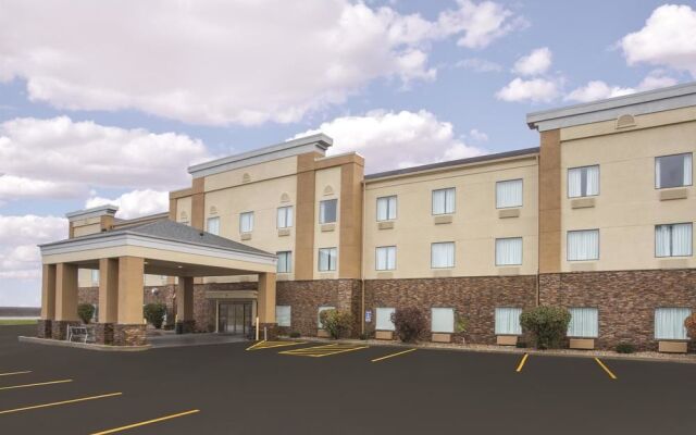 LA QUINTA INN &amp; SUITES PONTOON BEACH