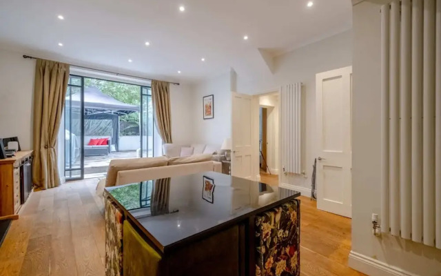 Gorgeous 2BD Flat With Patio - South Kensington!