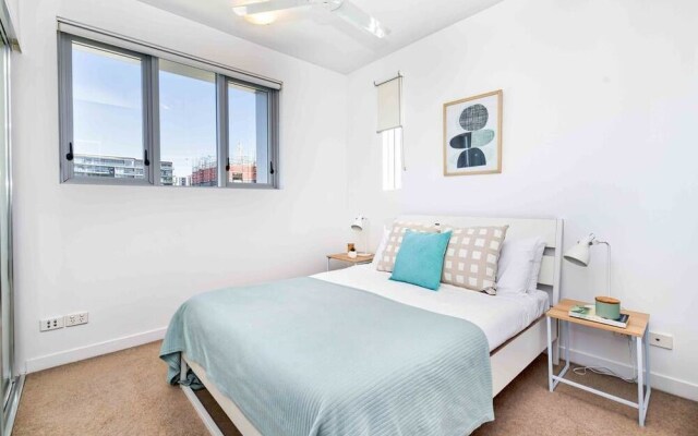 Bright 2 Bedroom Seafoam Apartment