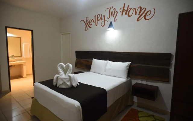 12 Bees Hotel