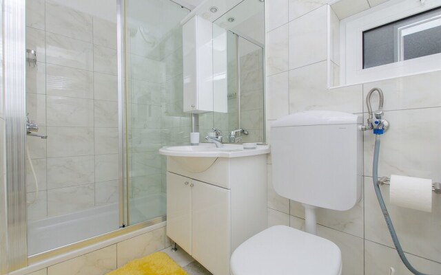 Apartments And Rooms Vojmir