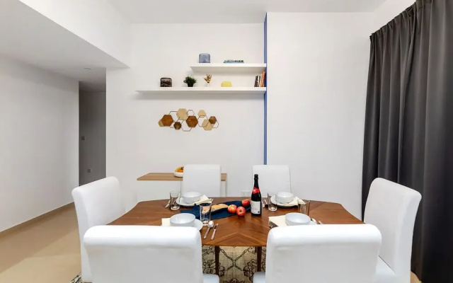 Panoramic Spacious City View 2BR Escape