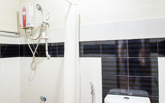 Deck 360 Dormitel by OYO Rooms