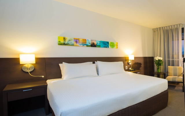 Cairns Harbourside Hotel