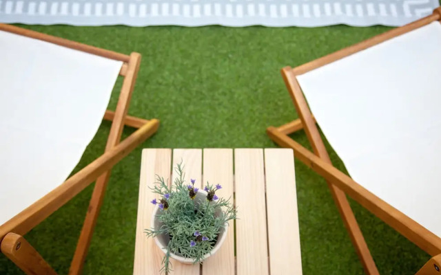 Renovated Apartment w/ Private Courtyard, By TimeCooler