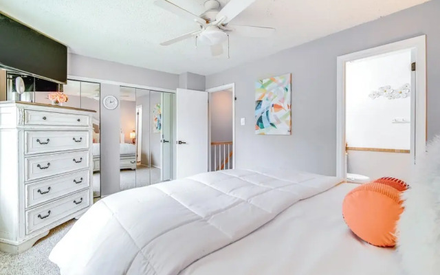 Galloway Townhome w/ Private Deck: Near Casinos!