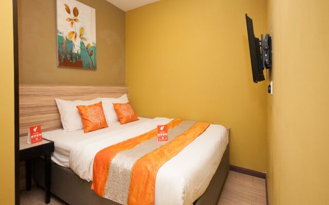 OYO 228 Basic Hotel