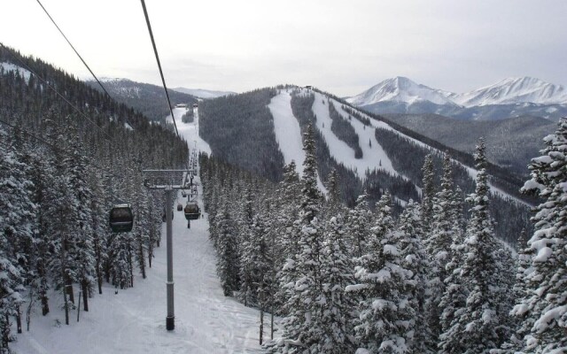 Arapahoe Lodge #8102 by Summit County Mountain Retreats