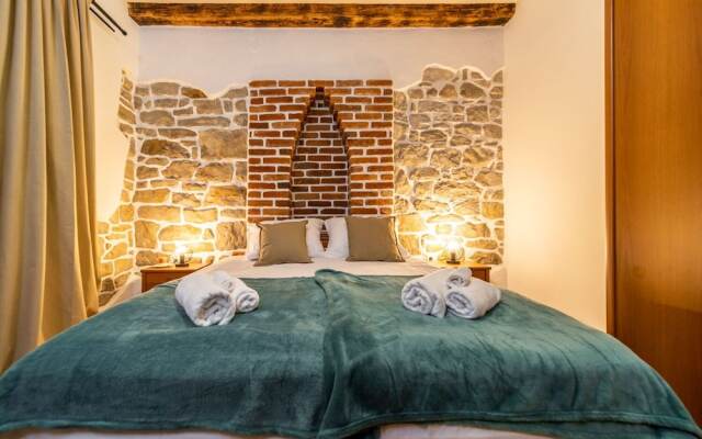 Galic - Stylish Getaway - H