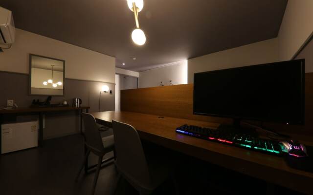 N7 Hotel