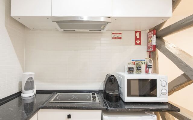 Lovely Flat Between Graça and Alfama by LCH