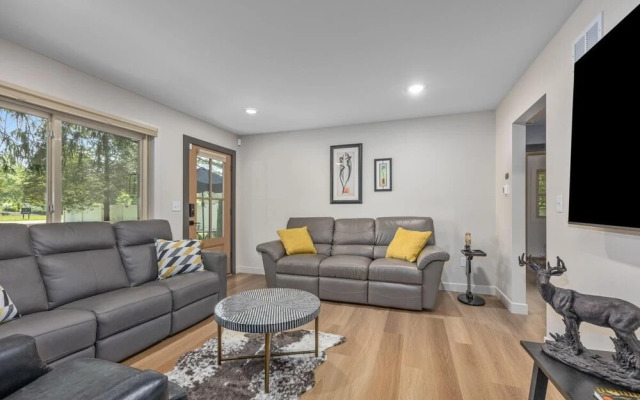 The Pines-pets,across From Ivy Center EC, Town!